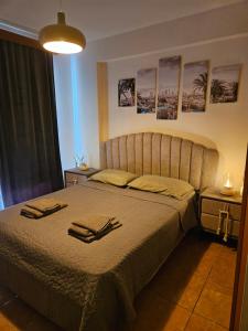 Postel nebo postele na pokoji v ubytování ROOMS by Emmelia Group