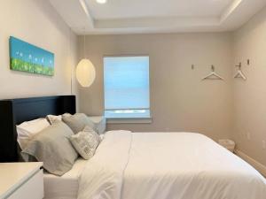 Voodi või voodid majutusasutuse Full Duplex Home - Great for Extended Families or Couples Retreat toas