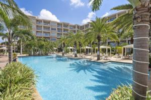 Bazén v ubytování Beach View - Coastal View 2BR condo - LV505 nebo v jeho okolí