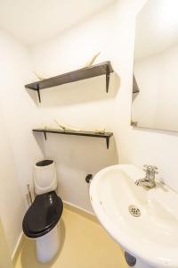 Ένα μπάνιο στο Auaecoco Hotel