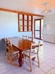 Photo de la galerie de l'établissement Gîte le Bistrot, 3ch, 6pers, à Saint-Pantaléon-de-Lapleau