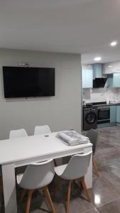 Kuchyň nebo kuchyňský kout v ubytování Apartamentos solymar oropesa del mar