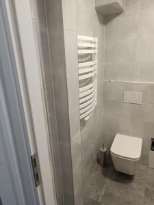 a white bathroom with a toilet and a shower at 2 pokojowe mieszkanie na parterze CENTRUM koło Sklepu Free WiFi in Krotoszyn