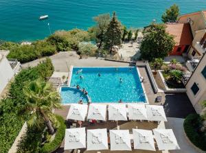Bazén v ubytování Bellezza Resort & SPA nebo v jeho okolí