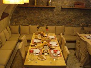 Um restaurante ou outro lugar para comer em Guesthouse Kazakou