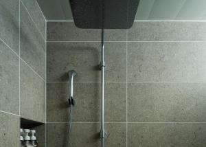 a shower with a glass door in a bathroom at 富士山望むプライベートヴィラ 900平方メートルの敷地を貸切利用 憩 ikoi Fuji サウナ 4Kシアター in Fujikawaguchiko