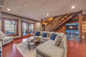 Χώρος καθιστικού στο Lux Mountain Retreat in the Aska Adventure Area +68 φωτογραφίες