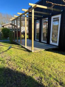 Zahrada ubytování ATTEFALLSHUS on HÖNÖ, 4 beds