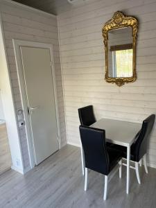 Fotografie z fotogalerie ubytování ATTEFALLSHUS on HÖNÖ, 4 beds v destinaci Hönö + 3 fotografie