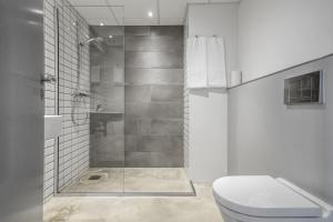 A bathroom at Four Points Flex by Sheraton Aarhus Viby