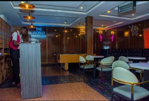 Restaurace v ubytování Ontario Hotel & Apartment