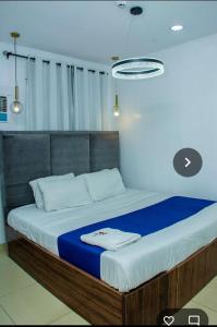 Postel nebo postele na pokoji v ubytování Ontario Hotel & Apartment