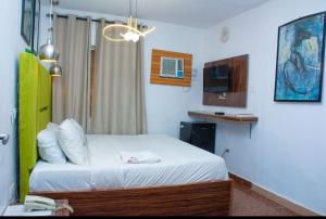 Postel nebo postele na pokoji v ubytování Ontario Hotel & Apartment