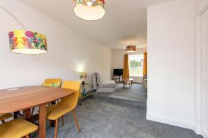 a dining room with a table and chairs at Peaceful Family & Workers Home Near Train Station in Newton Aycliffe