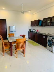 Kuchyň nebo kuchyňský kout v ubytování Solo So Apartments by Aeonsky 7