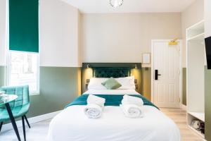 The Chapter Hotels - Finsbury Park客房内的一张或多张床位