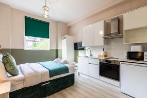 The Chapter Hotels - Finsbury Park的厨房或小厨房