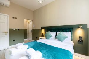 The Chapter Hotels - Finsbury Park客房内的一张或多张床位
