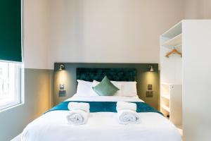 The Chapter Hotels - Finsbury Park客房内的一张或多张床位
