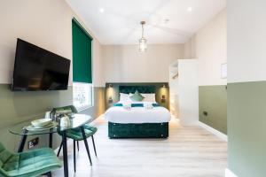 The Chapter Hotels - Finsbury Park客房内的一张或多张床位