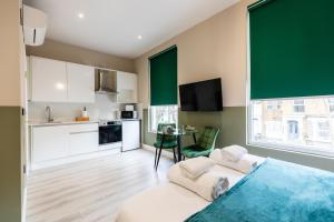 The Chapter Hotels - Finsbury Park的厨房或小厨房