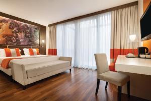 A bed or beds in a room at Ramada Plaza by Wyndham Milano