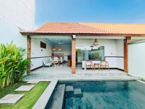 Swimmingpoolen hos eller tæt på Sejati Villas - Petitenget