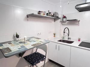 Kuchyň nebo kuchyňský kout v ubytování Gypsy Budget Room Shared Flat