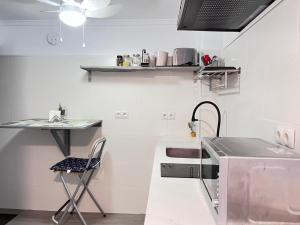 Kuchyň nebo kuchyňský kout v ubytování Gypsy Budget Room Shared Flat