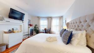 Ένα ή περισσότερα κρεβάτια σε δωμάτιο στο Large Private Room, Walk To Fenway, Bu, Hospitals