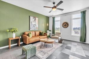 a living room with a couch and a ceiling fan at Pinnacle Heights 1Bdrm 2nd flr Near Walmart Amp Pool Fitness Center Yoga Studio Dog Spa in Rogers