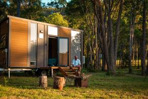 Yengo Tiny House by Tiny Away外面的花园