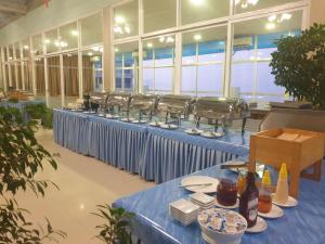 Ein Restaurant oder anderes Speiselokal in der Unterkunft Aristocrat Residence & Hotel 