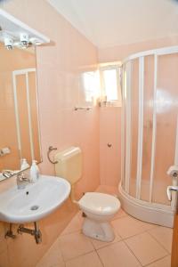Koupelna v ubytování Apartments Lonić