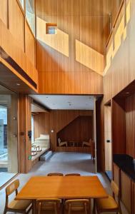 Postel nebo postele na pokoji v ubytování Tianjin Bestown Courtyard 丨 Banma Resorts