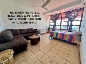 Ruang duduk di Huitzilin Hostal