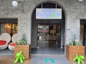 a building with a sign that readsende canamba world restaurant at Campanile Shanghai Huaihai in Shanghai
