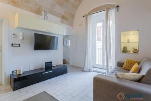 Μια τηλεόραση ή/και κέντρο ψυχαγωγίας στο Dimora Rosanna by Apulia Accommodation