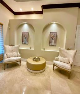 Gallery image of MIAMI LUX Villa 4BR FREE parking, Pool, Jacuzzi, Near Airport in Doral