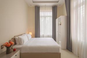 Postel nebo postele na pokoji v ubytování The One Da Lat Hotel