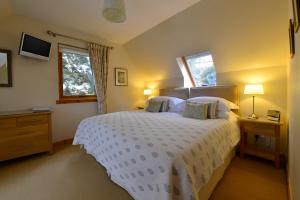 En eller flere senge i et værelse på Brae House
