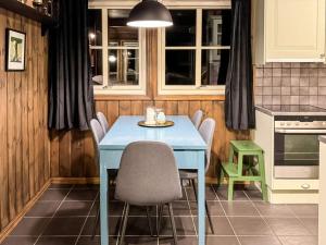 Kuchyň nebo kuchyňský kout v ubytování 8 person holiday home in LØTEN-By Traum
