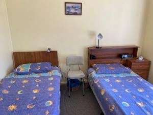 a bedroom with two beds and a desk and a chair at Sea Mist 7 Strangways Tce Port Elliot in Port Elliot