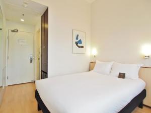 宜必思香港北角酒店客房内的一张或多张床位