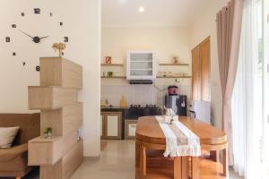 Fotografie z fotogalerie ubytování Calma Edelweiss Villa Lawang Malang v destinaci Malang