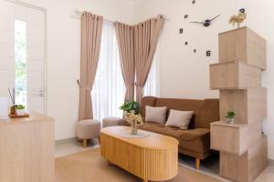 Fotografie z fotogalerie ubytování Calma Edelweiss Villa Lawang Malang v destinaci Malang