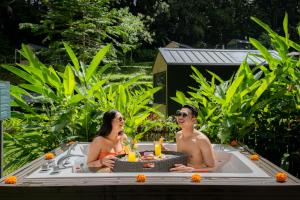Hosté ubytování Bobocabin Ubud, Bali + 37 fotografií