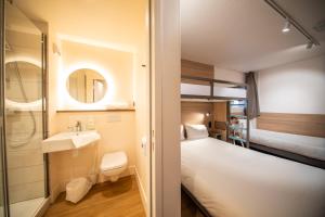 Koupelna v ubytování Premiere Classe Annecy Cran-Gevrier RÉNOVÉ EN 2025