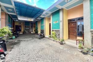 Φωτογραφία από το άλμπουμ του Raysha Luxury Guest House Mitra RedDoorz σε Triwung