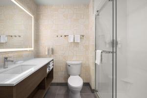 Home2 Suites By Hilton Eureka的一间浴室